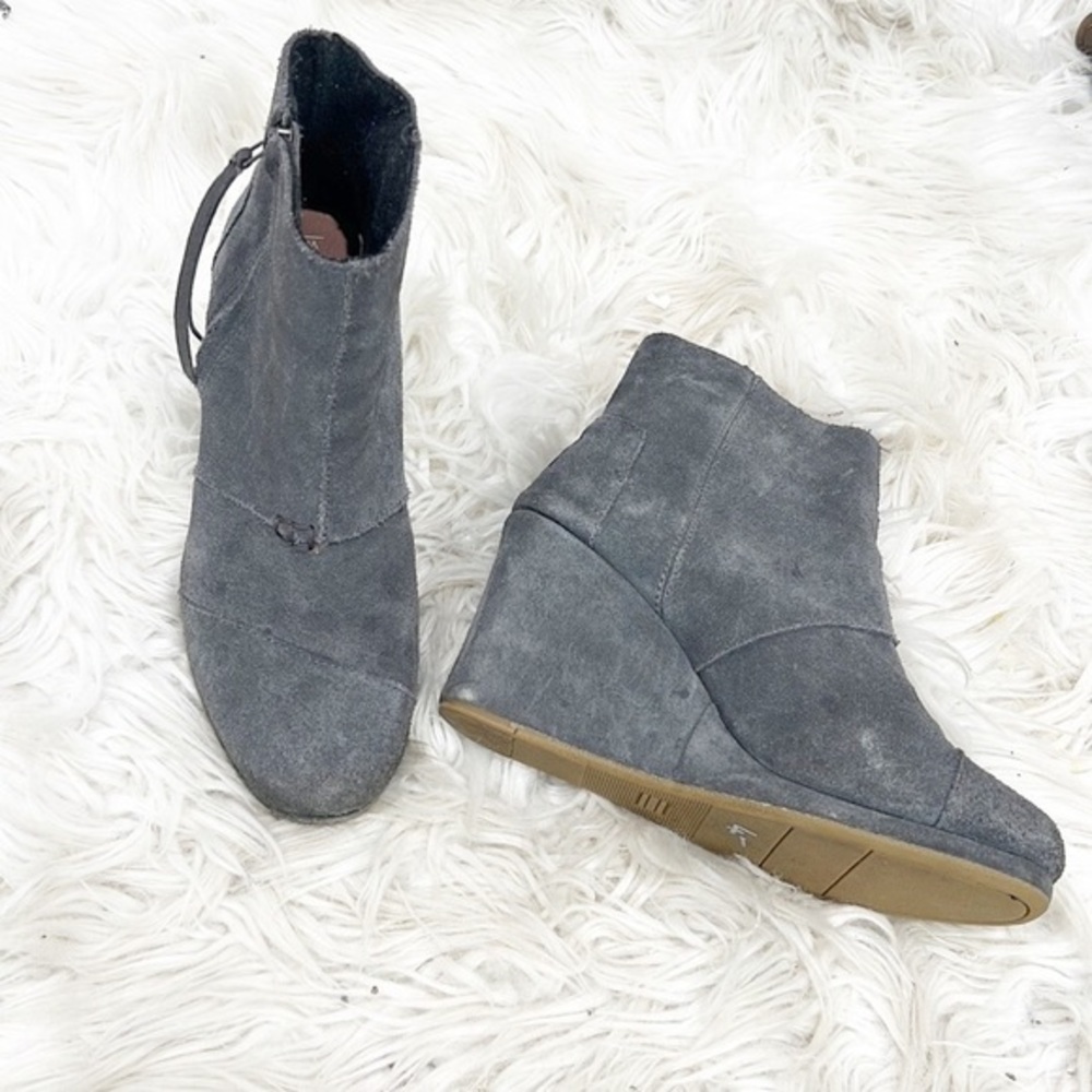 TOMS Gray Suede Lace-Up Desert Wedge Bootie size 8
